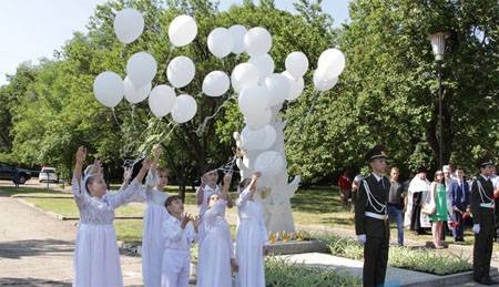 Қаза тапқандарға ескерткіш нәтижесінде киев агрессия балаларға открылся в Луганске