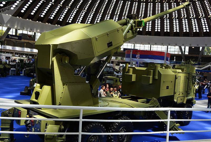 A Serbien presentéiert en neie 155-mm-volvo Haubitze Aleksandar
