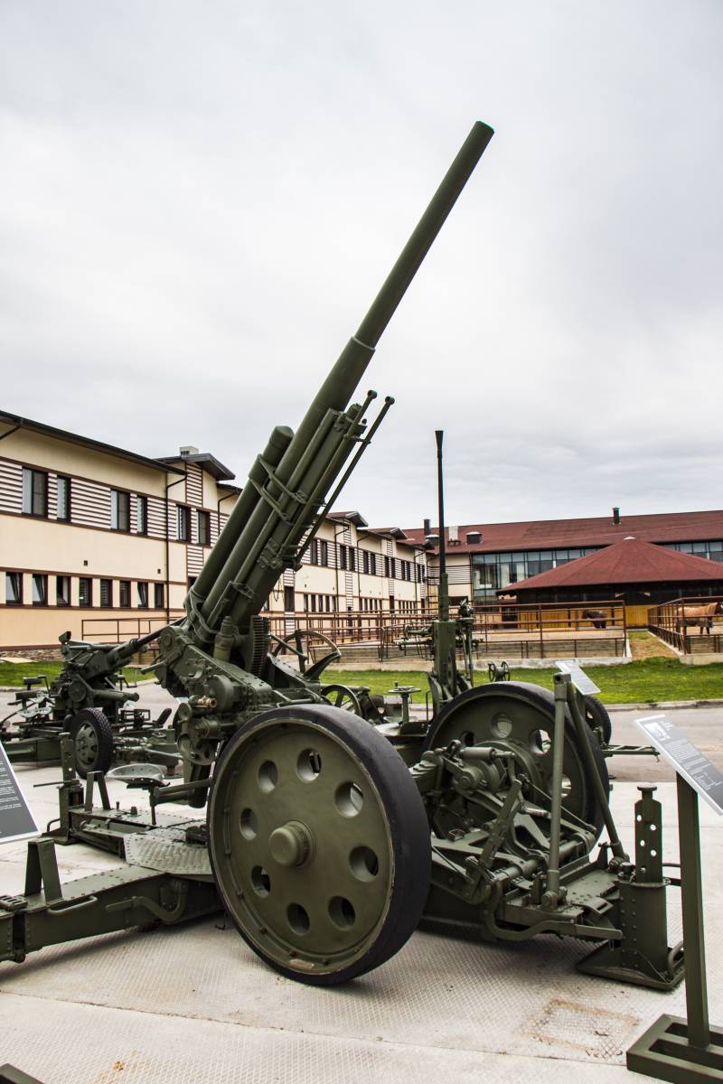 Los relatos de las armas. Misiles antiaéreo de cañón de 3-A: обрусевшая alemana