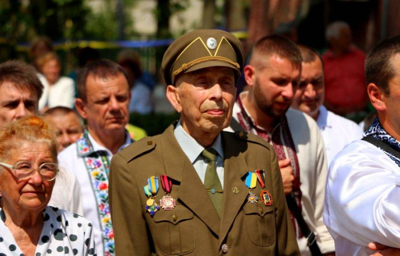 Бандеровец қайтыс шамадан тыс көп болуына байланысты сезімдерін ескерткіштің Шухевичу