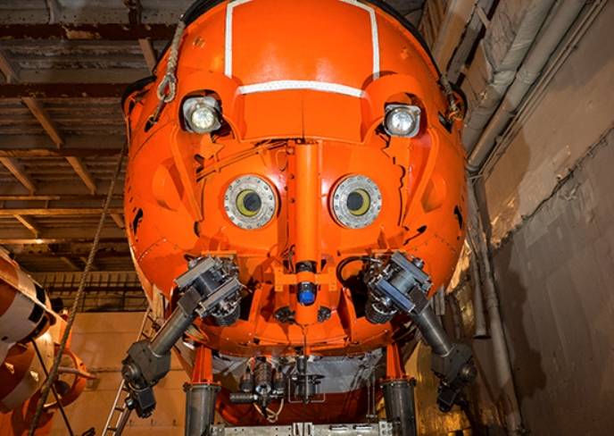 Le sauvetage de la force de la SF travaillé aider подводникам