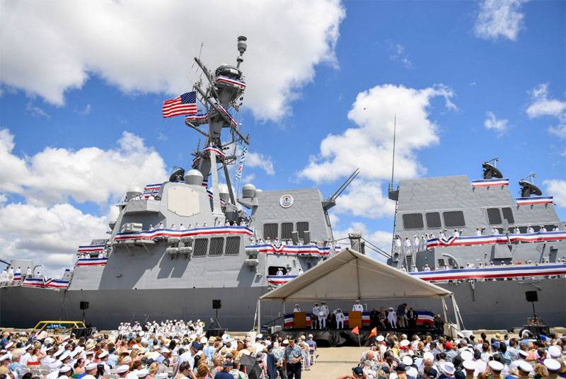 Rakéit-Zerstörer John Gelhausen a Betrib geholl US-Marine - 