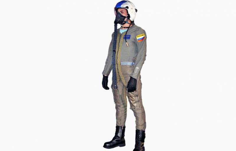 Pour les pilotes, le T-50 créé противоперегрузочный costume avec des perforations