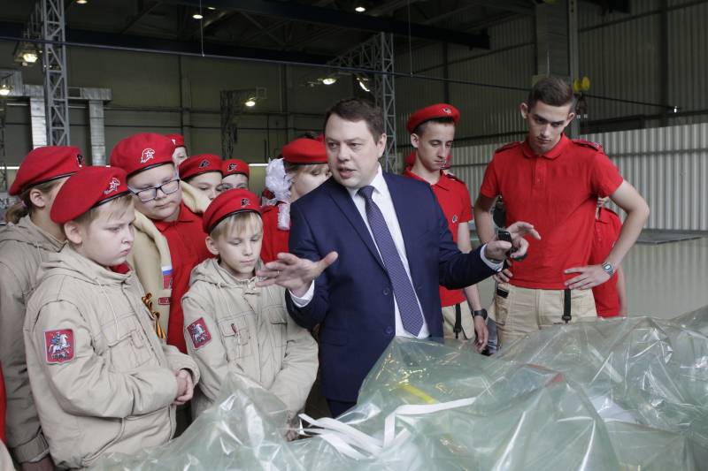 Yunarmeytsy visited the aircraft manufacturing plant of the Corporation 