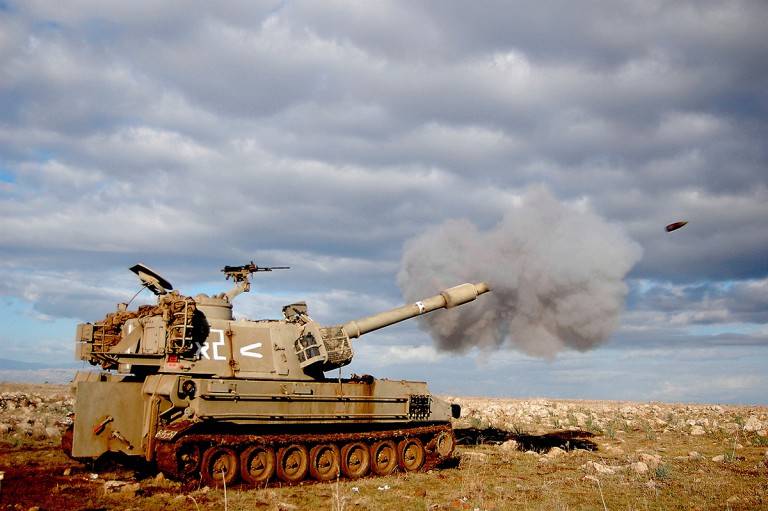 American 155-mm self-propelled guns Paladin purchased the Saudis