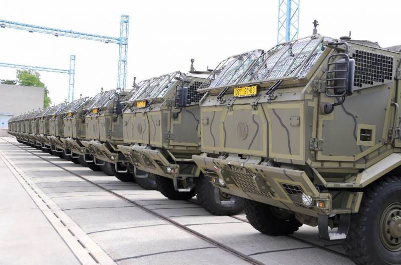 La république tchèque mis des convoyeurs de 120 mm, des mortiers Tatra T-815