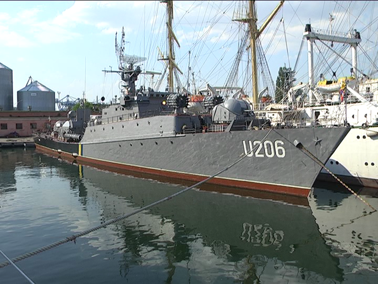 Media: Only derived from the Crimea Ukrainian ship sailors mend his own expense