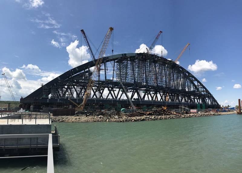 Arch Crimean bridge collected on 90 %