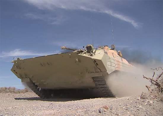 Russian BMP-2 crews tested military equipment in the Chinese Taklamakan desert