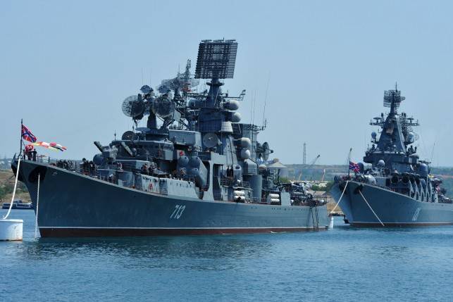 Пуцін: парад ВМФ адраджае традыцыі, а не «бразгае зброяй»