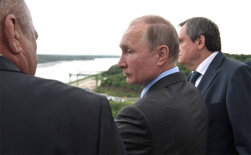 Путин подумает ұсыну туралы өз кандидатурасын 18-ші жылғы