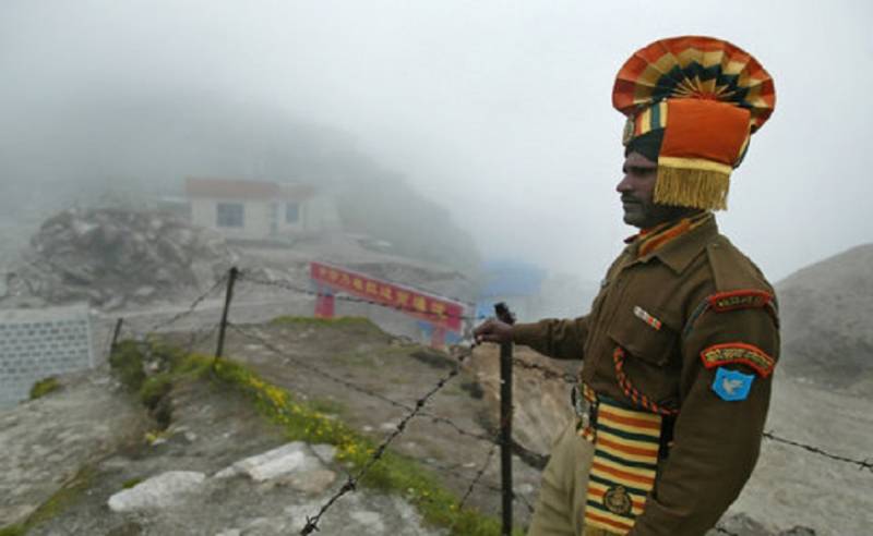 D 'Volleksrepublik China behauptet, datt d' Enn vun der Gedold op d ' Aktioune vun Indien