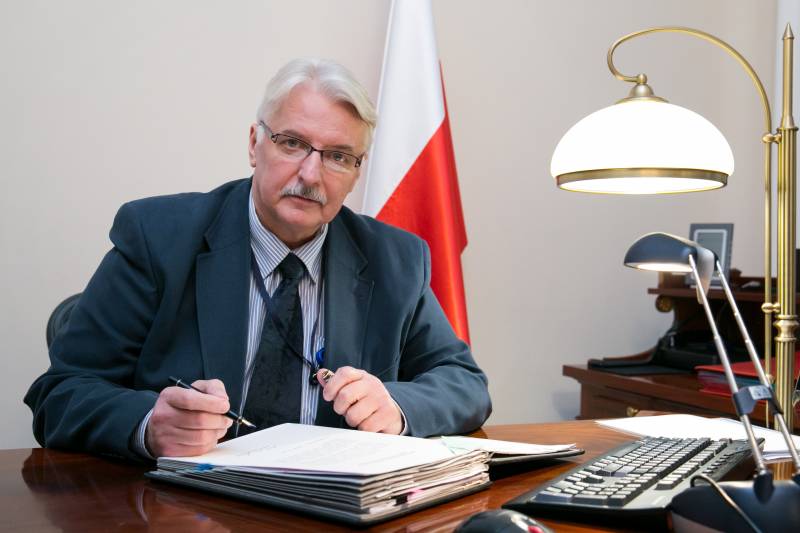 Poles defend Warsaw from the Russian 