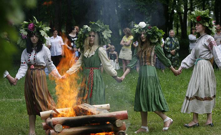 Underlägsenhet av Slaver från synpunkt av Anglo-Saxon överlägsenhet och pangermanism