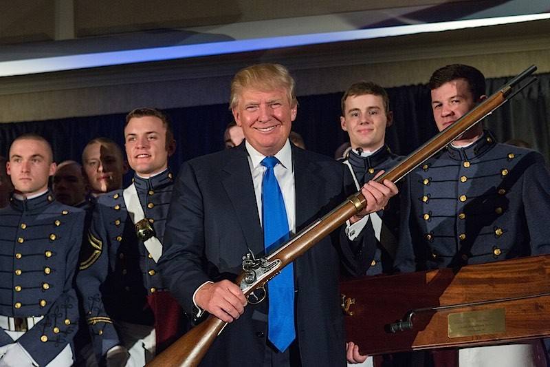 Trump sagde, at den militære planer i det Hvide hus