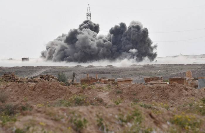 D ' syrische Arméi huet mat der Ënnerstëtzung vum VKS vollstänneg all reesend verschléngt déi bei Au-Сухне vun IG*