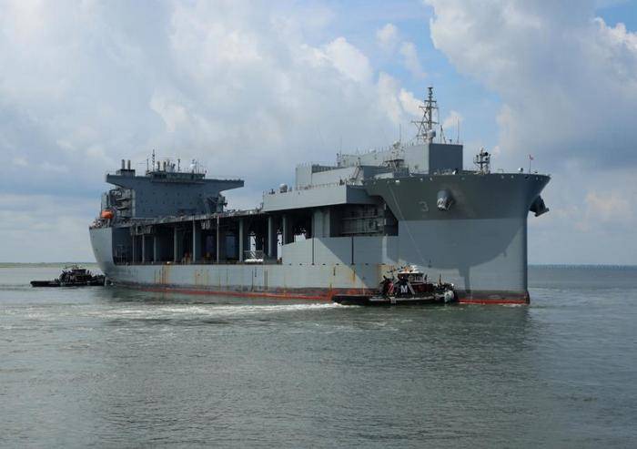 An der Struktur vun Seestreitkräften vun den USA koum Expeditions-Flottestützpunkt USNS Lewis B. Puller (T-ESB-3)