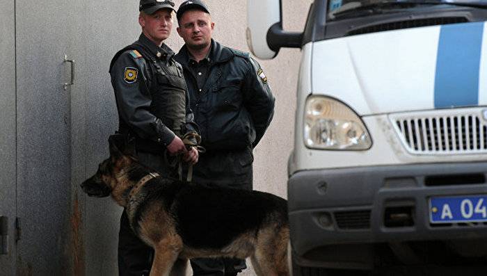 Dans Surgut inconnu a attaqué avec un couteau sur les passants