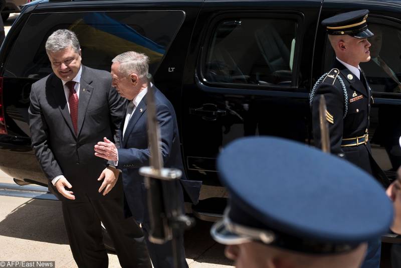 Le ministre de la défense des états-UNIS commence la visite en Ukraine