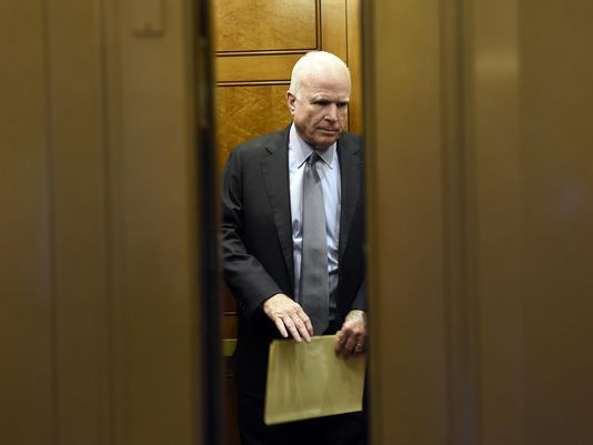 McCain: Besuch Мэттиса zu Kiew mécht de Wee fir d ' Lieferungen vun tödlichen Waffen