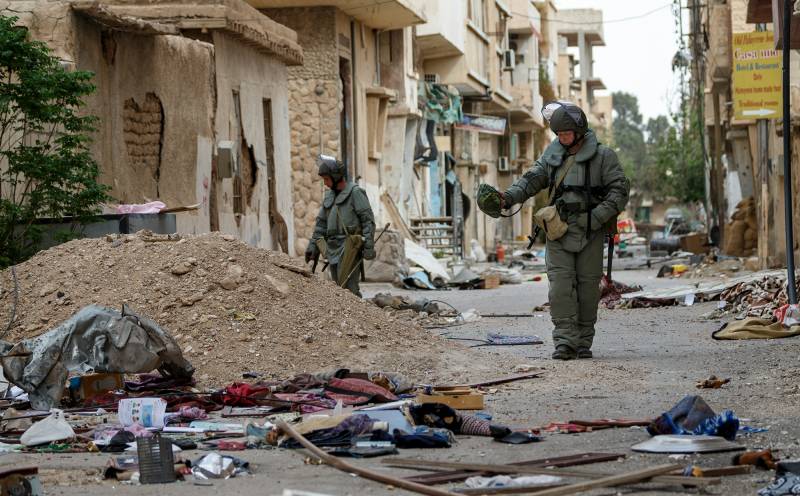 En Syrie vise le premier groupe de russes démineurs