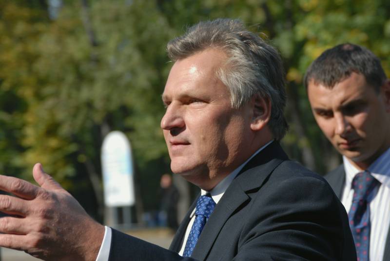 Ex-President i Polen har uppmanat till Warszawa för att komma till sina sinnen i fråga om skadestånd av Tyskland