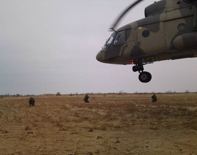An Dagestan gemaach Enseignéier mat de Marines