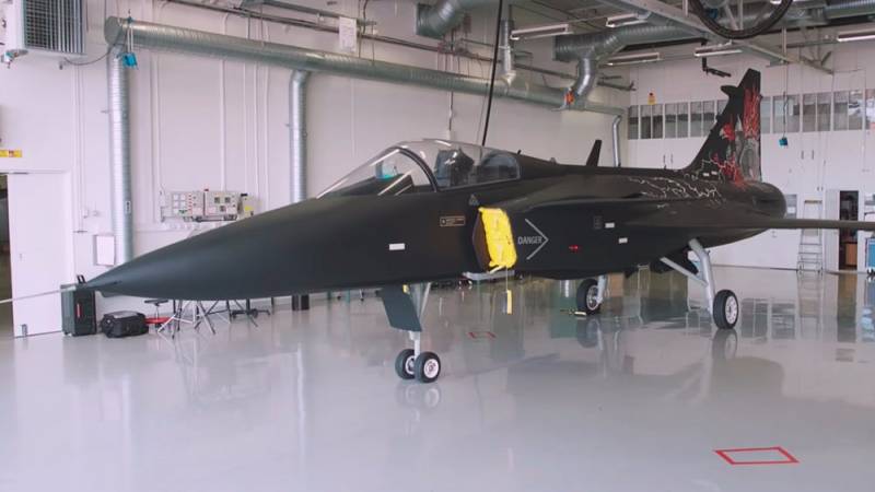 Прадстаўлены імітатар знішчальнікаў самалёт Gripen Aggressor