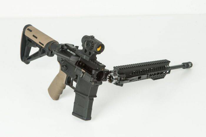 في الولايات المتحدة قدم للطي بندقية AR-15