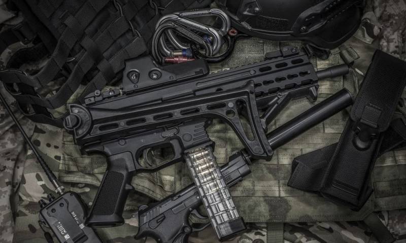 Самозарядный carabina bajo пистолетный cartucho Stribog SR9A2 de la empresa Grand Power