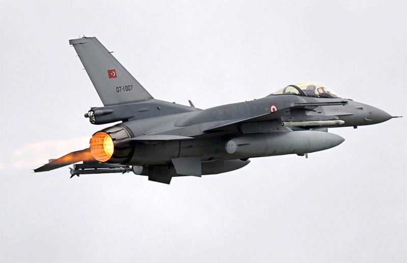 Des avions de l'armée de la Turquie a causé une attaque aérienne de kurde à des groupes dans le nord de l'Irak