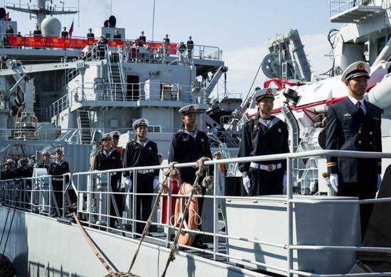 La gente de mar de la federación rusa y la república popular china en el curso de las enseñanzas por primera vez отработают la salvación de la tripulación de un submarino
