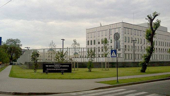 Амбасада ЗША на Украіне запрасіла расейцаў за візамі ў Кіеў