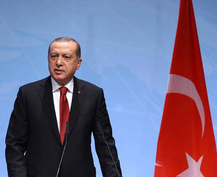 Erdogan ass bereet, den Optrag vun den tierkeschen Truppen iwwer den iwwergank vun der Grenz vu Syrien?