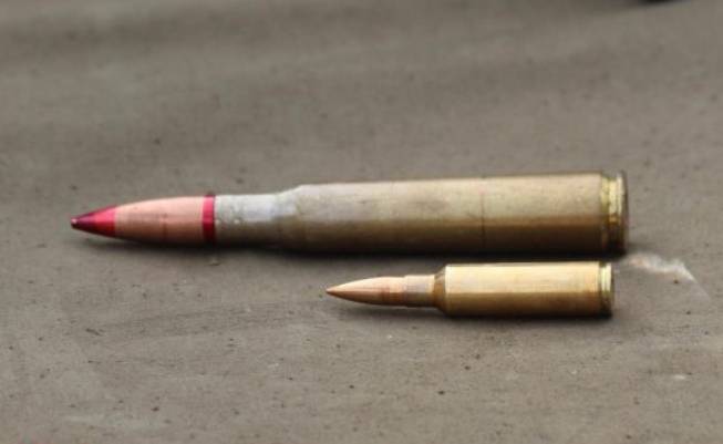 En Ukraine, ont effectué un test comparatif de fusil STL-016 et soviétique 12,7 mm mitrailleuse