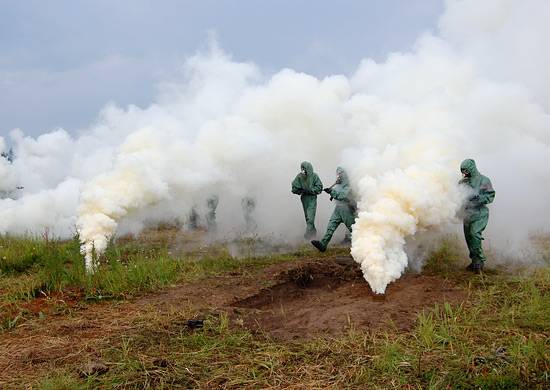 The specialists of the NBC protection of the Eastern district will mask the division of s-300