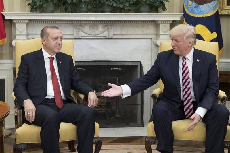 À Istanbul arrêté un employé du consulat général des états-UNIS
