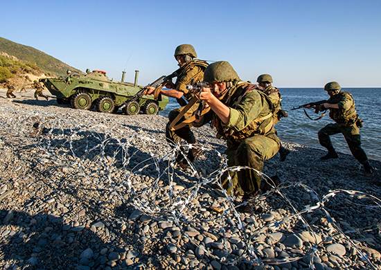 Marines of the Pacific fleet worked out the loading on the BDK and landing on unequipped coast