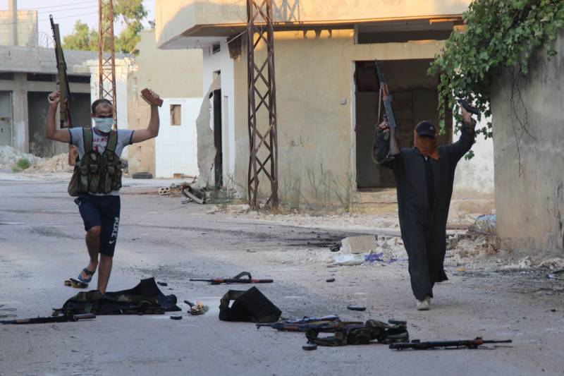 Zu Palmyra Terroristen verhaft, Flucht aus Deir haaptsäit-zor, ënner dem Drock vun der CAA