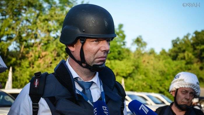 Am Stadtrand vun Donezk d ' Ukrainische Gepanzerte Personaltransportunternehmen gerammt Tupel AFGHANISTAN