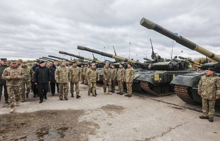 Poroschenko iwwerginn d ' APU méi wéi sechzig Panzer