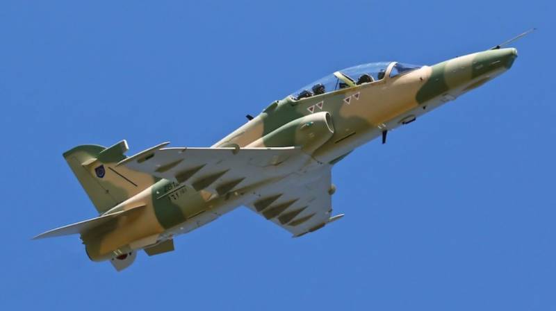 Katar keeft Lehr-Kampffligeren Hawk