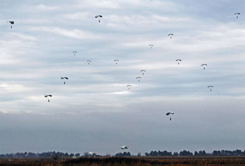 About 2 thousand paratroopers of the Ussuri brigade will throw in the rear of the imaginary enemy