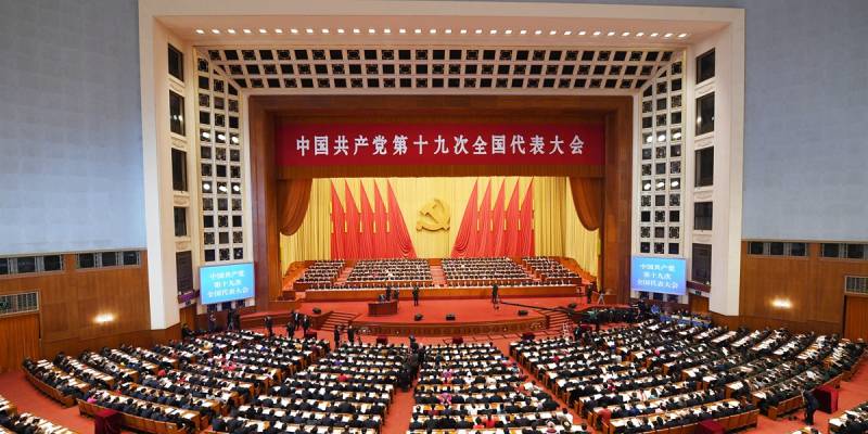 China Loftwaff am Joer 2035. De Kommando setzt d ' Ziler
