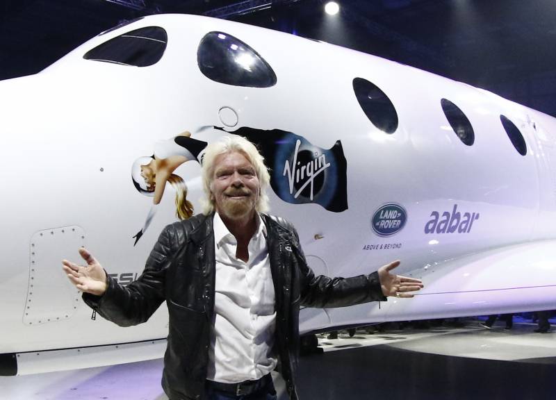 Branson hoppas i sex månader för att flyga i rymden på sitt skepp