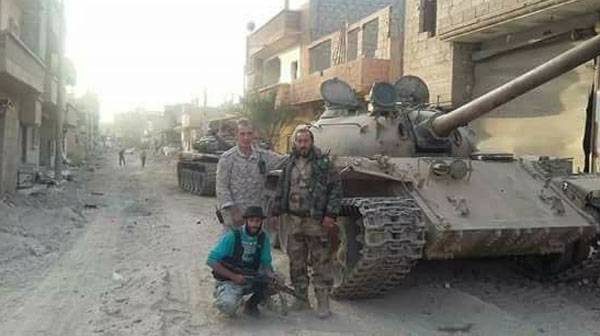SAA tanks in the street fighting for Deir ez-Zor
