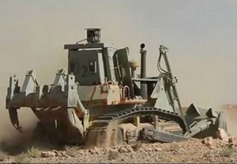 A Syrien gesi бронебульдозер mat Schutz géint ATGM