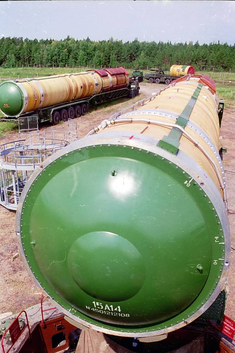 Sur les moteurs de missiles balistiques intercontinentaux