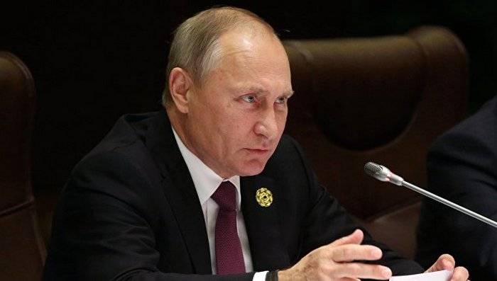 Putin: Op der Verfolgung vu Russesche Medien an den USA gespiegelt ginn