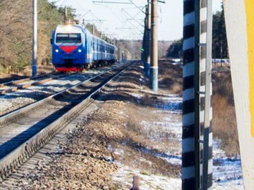 Жолаушылар пойызы бастайды қозғалысы бойынша тармағында айналып өтіп, Украина
